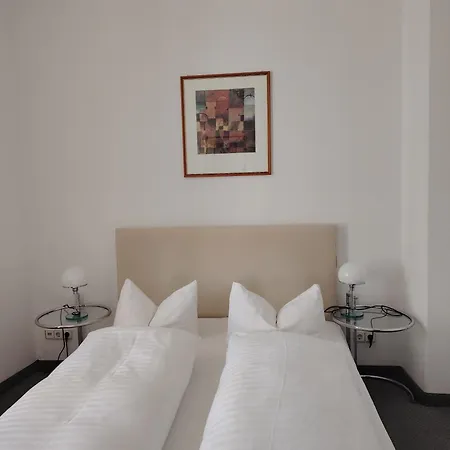 Drei Kronen Hotel *